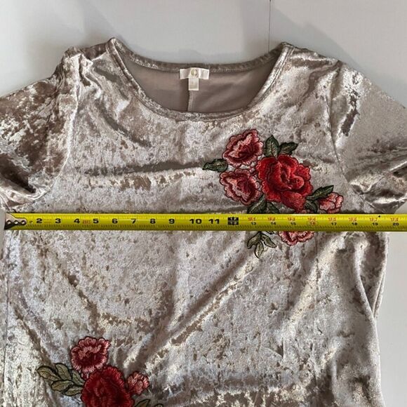 C Velvet Blouse with Floral Embroidery - Brown and Red - Picture 7 of 7